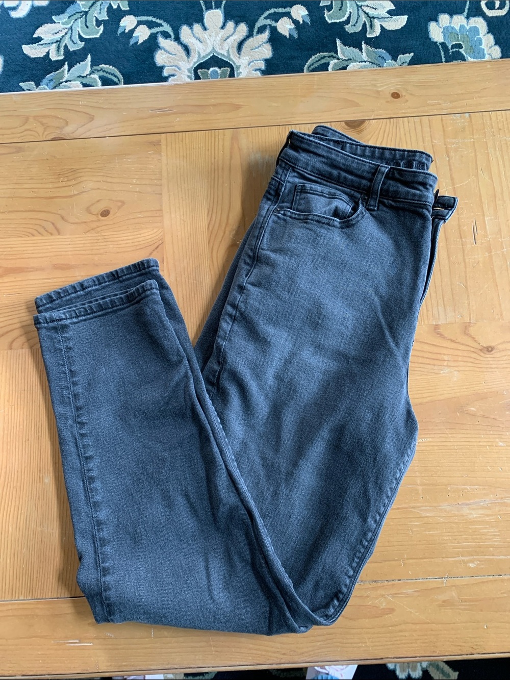 American Eagle Outfitters Women’s Black Stretch Straight Leg Jeans